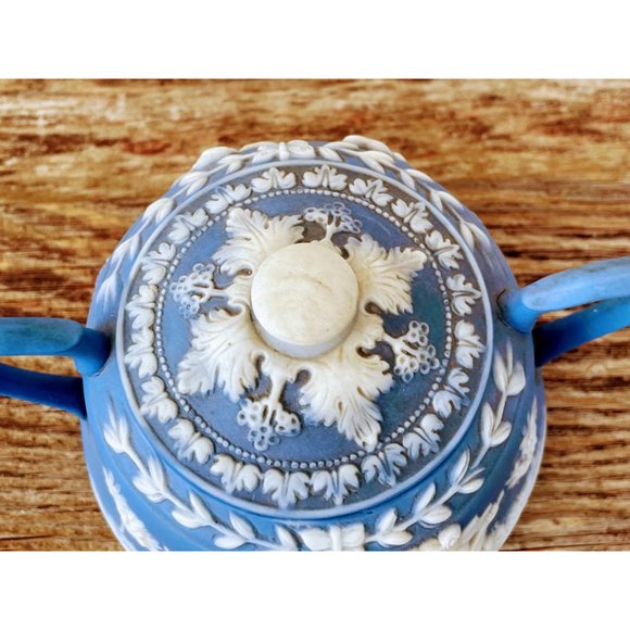 Antique Schafer Vater Blue Jasperware sugar bowl With Fairy Nymph Cherub - Picture 9 of 9